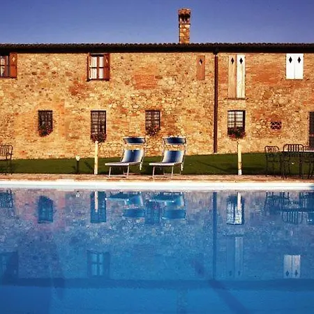 Pian Di San Martino Sleeps 4 With Pool Appartement